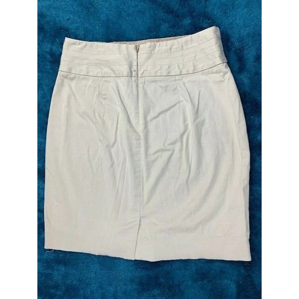 Banana Republic Size 4 Womens Beige Skirt Above Knee Stretch Back Zip